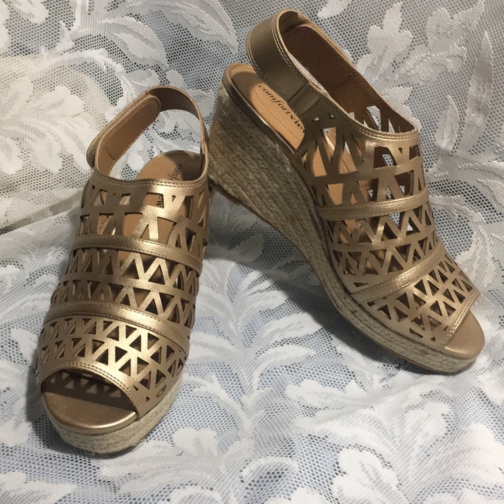 Comfortview gold wedges sandals.